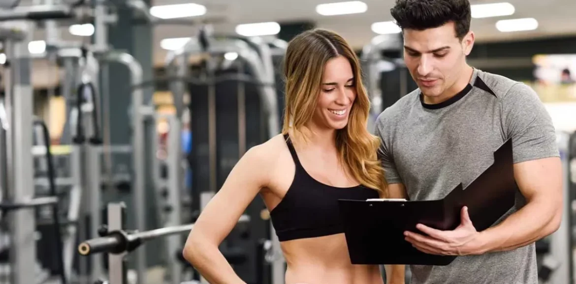personal trainer working