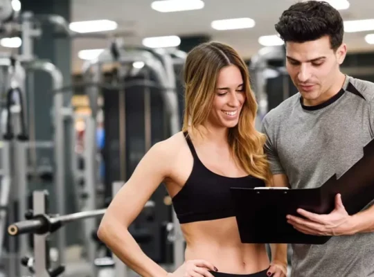 personal trainer working